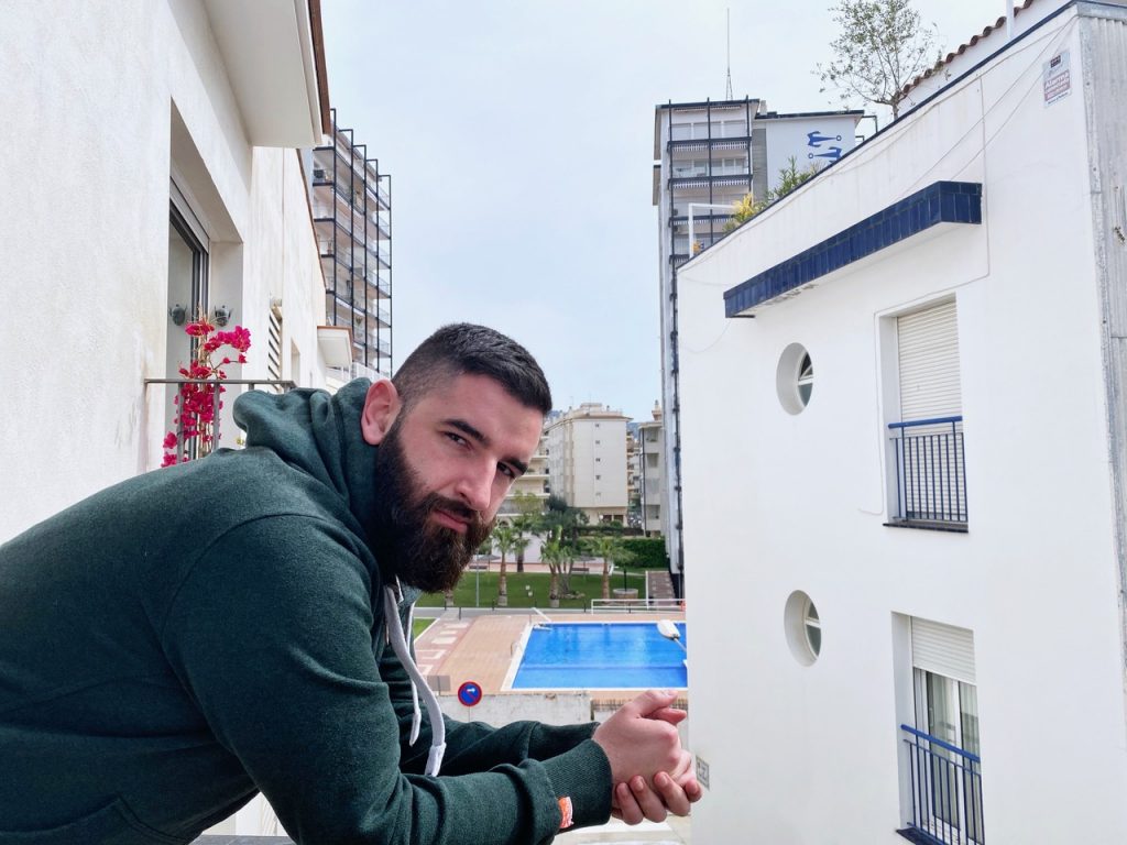 Blogdan: Ja sam ipak samo pisac koji piše knjige i mašta o boljoj sutrašnjici