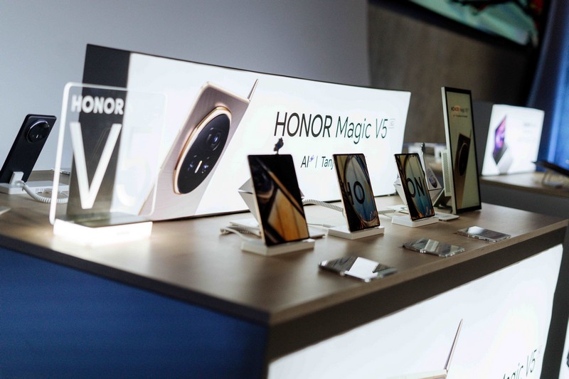 HONOR Magic V5