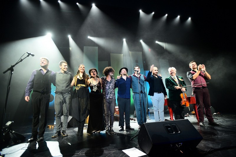 Barcelona Gipsy balKan Orchestra podigli na noge Sava centar uz razigranu publiku