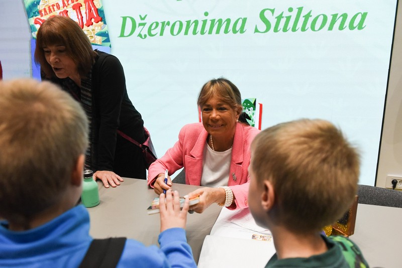 Veliko interesovanje publike na Sajmu knjiga za susret sa autorkom Dzeronima Stiltona Elizabetom Dami