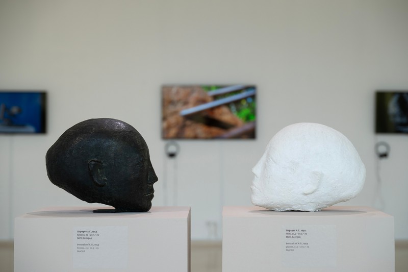 Javno vođenje kroz izložbu „Muzikalnost i skulpturalnost – Olga Jevrić“ u Muzeju savremene umetnosti