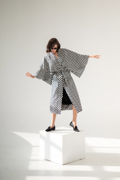 Katarina Đorđević, osnivačica brenda Scarlet, u modernom kimonu inspirisanom japanskom filozofijom