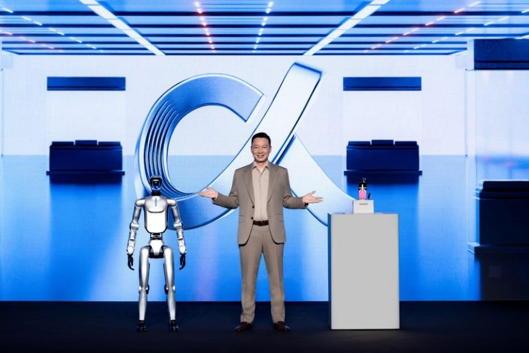 James Li, CEO kompanije HONOR, predstavlja AI viziju i ALPHA PLAN na MWC 2026 u Barseloni