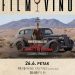 Poster za događaj „Film i vino“ u Beogradu: muškarac u vojnoj uniformi stoji pored starog automobila u pustinji; najava filma „De Gol: U senci otpora“, 26. jun u 19:15 degustacija vina i u 20:00 projekcija u Concept Cinema.